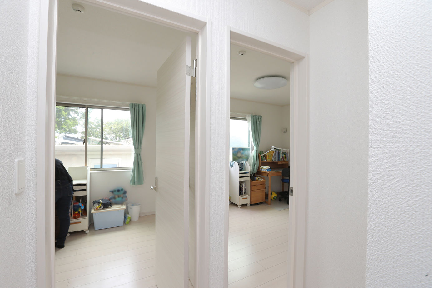 アイダ設計 【間取り図有/30坪台/ウッドデッキ】価格と間取りのバランスに驚き　趣味のバラを愛でられる庭のある家の建築実例画像14