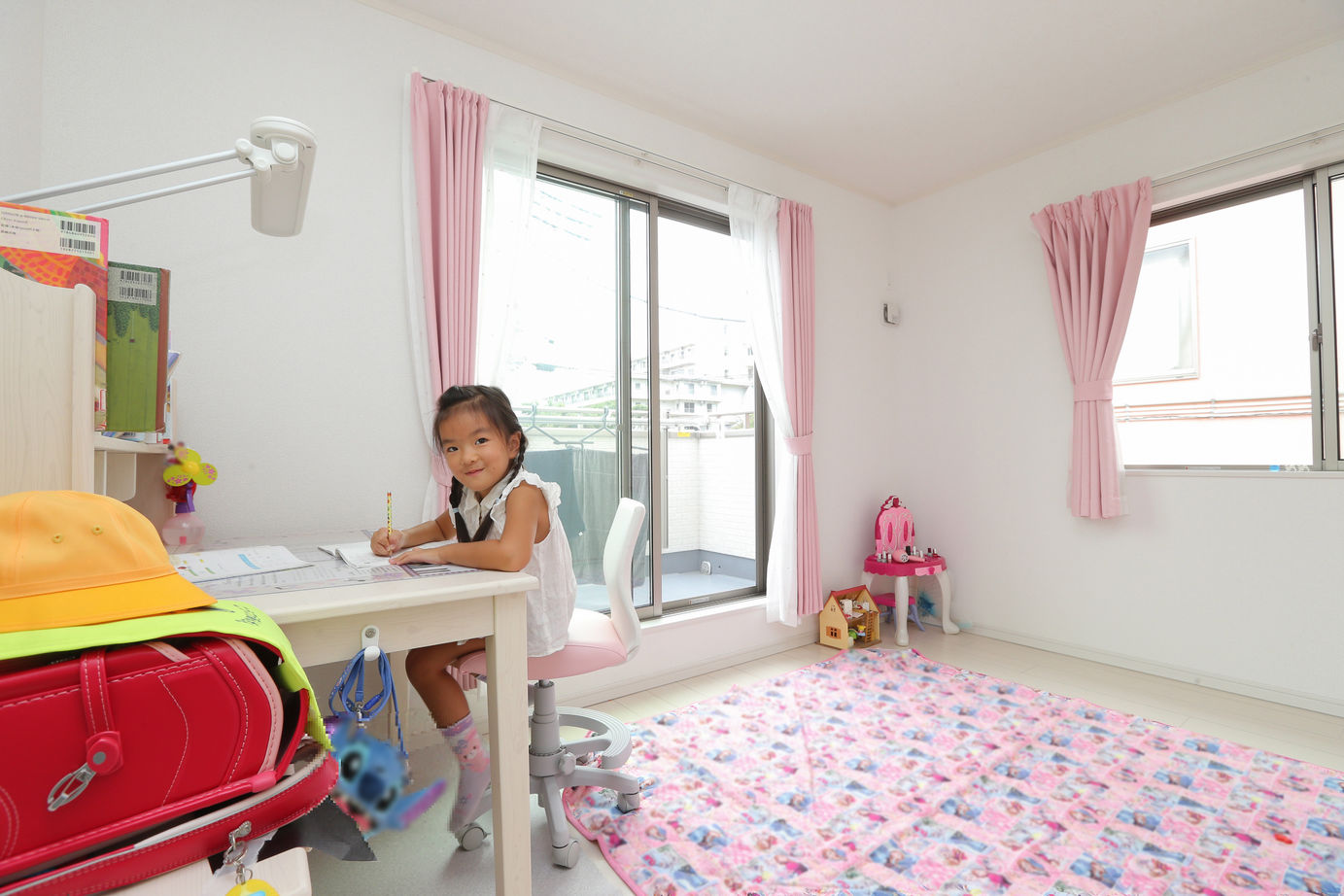 アイダ設計 【間取り図有/30坪台/ウッドデッキ】価格と間取りのバランスに驚き　趣味のバラを愛でられる庭のある家の建築実例画像15