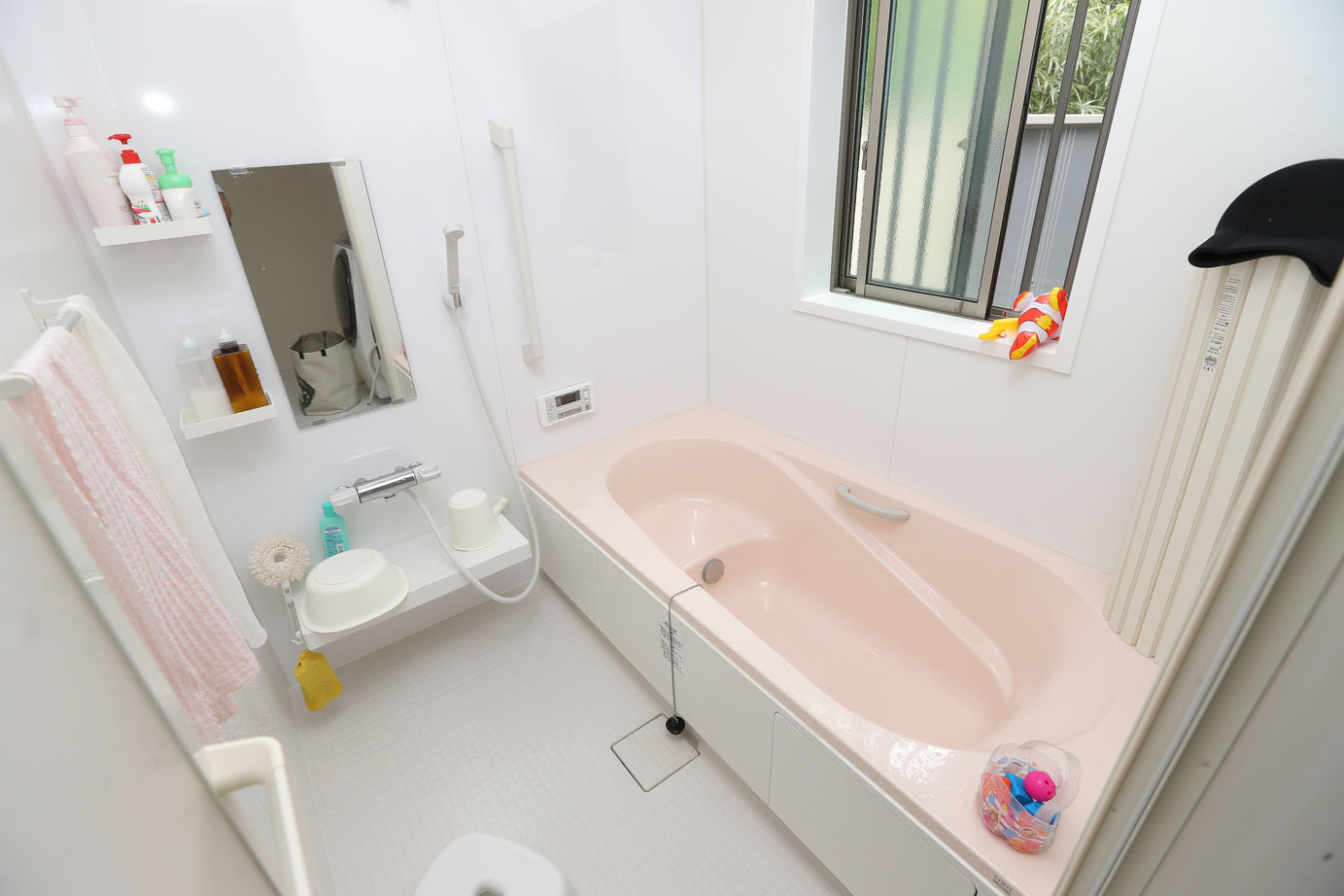 アイダ設計 【間取り図有/30坪台/ウッドデッキ】価格と間取りのバランスに驚き　趣味のバラを愛でられる庭のある家の建築実例画像19