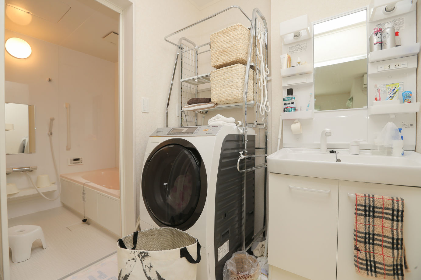 アイダ設計 【間取り図有/30坪台/ウッドデッキ】価格と間取りのバランスに驚き　趣味のバラを愛でられる庭のある家の建築実例画像20