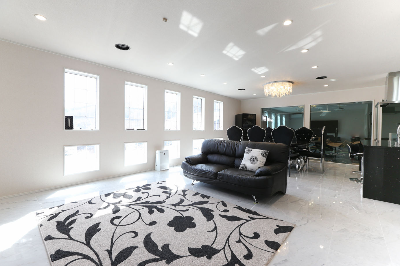 アイダ設計 【間取り図有/ビルトインガレージ/40坪台】リビングから愛車が見える、趣味を楽しむガレージのある家の建築実例画像1