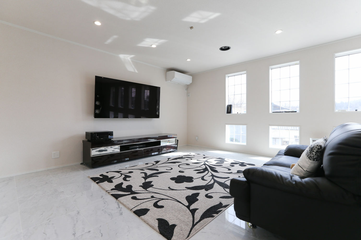 アイダ設計 【間取り図有/ビルトインガレージ/40坪台】リビングから愛車が見える、趣味を楽しむガレージのある家の建築実例画像7