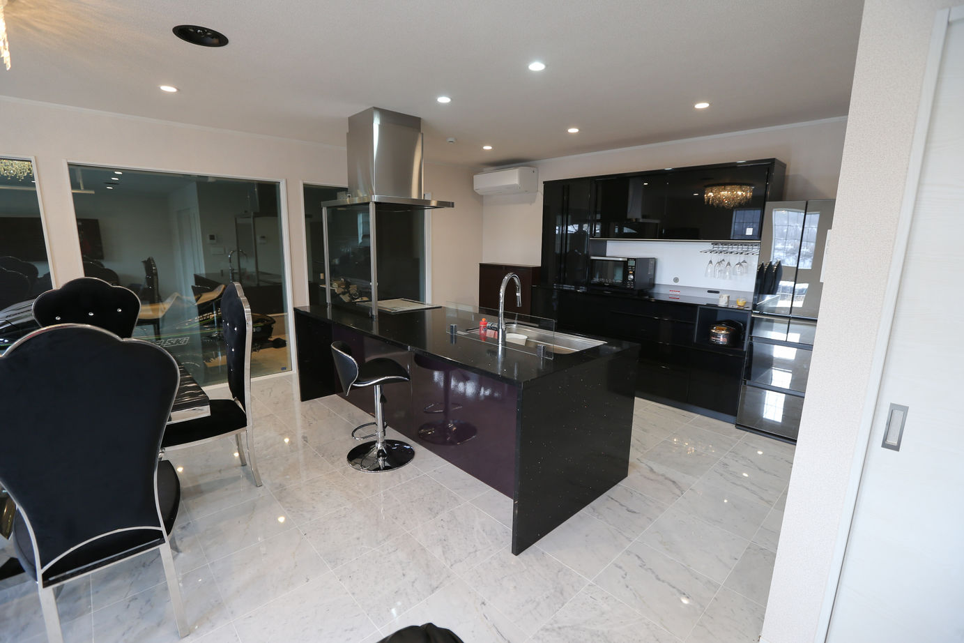 アイダ設計 【間取り図有/ビルトインガレージ/40坪台】リビングから愛車が見える、趣味を楽しむガレージのある家の建築実例画像10