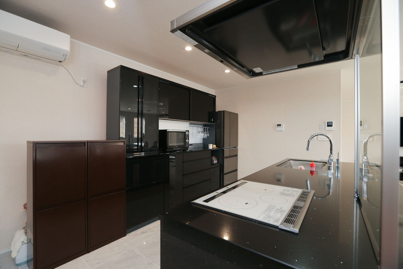 アイダ設計 【間取り図有/ビルトインガレージ/40坪台】リビングから愛車が見える、趣味を楽しむガレージのある家の建築実例画像12