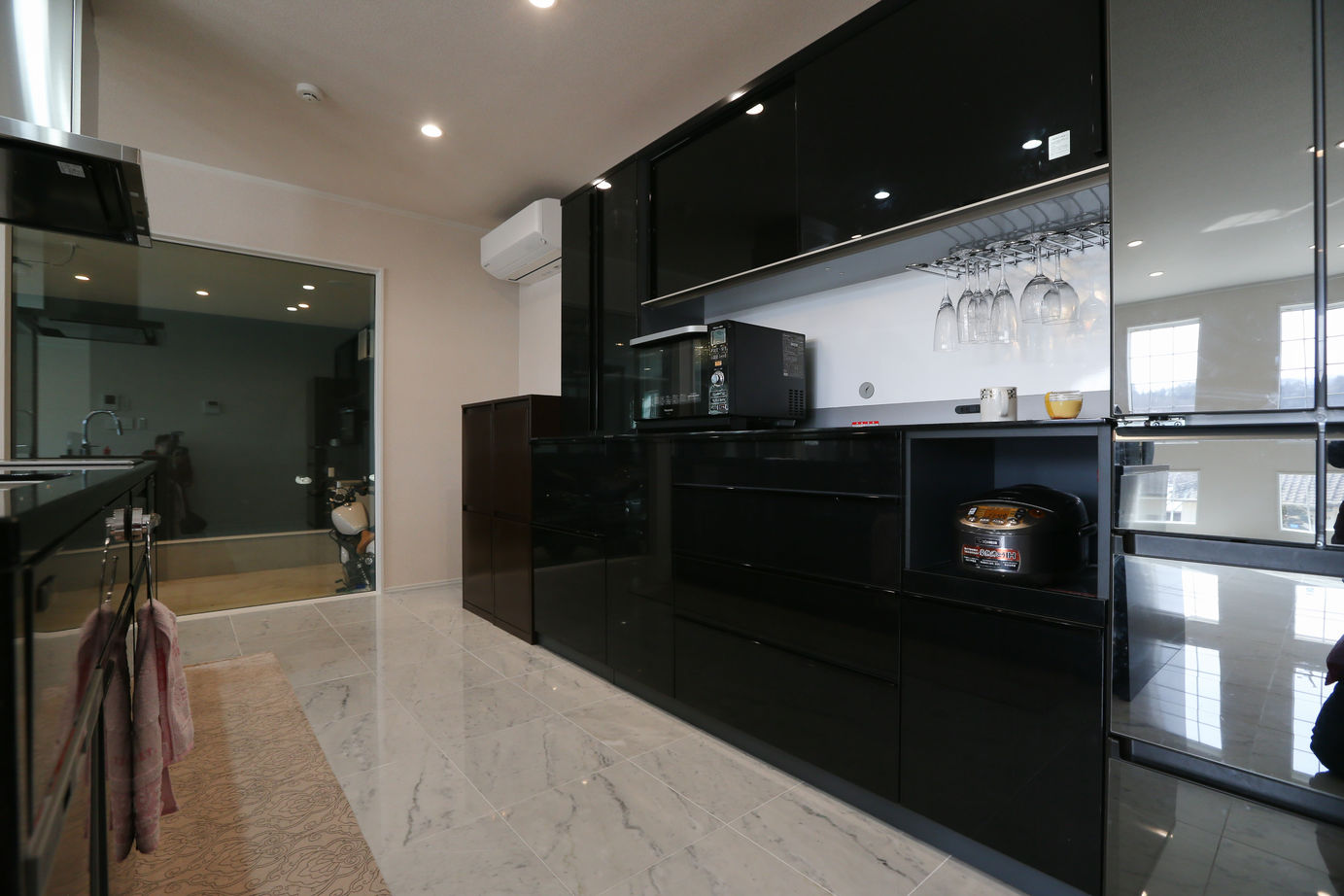 アイダ設計 【間取り図有/ビルトインガレージ/40坪台】リビングから愛車が見える、趣味を楽しむガレージのある家の建築実例画像13