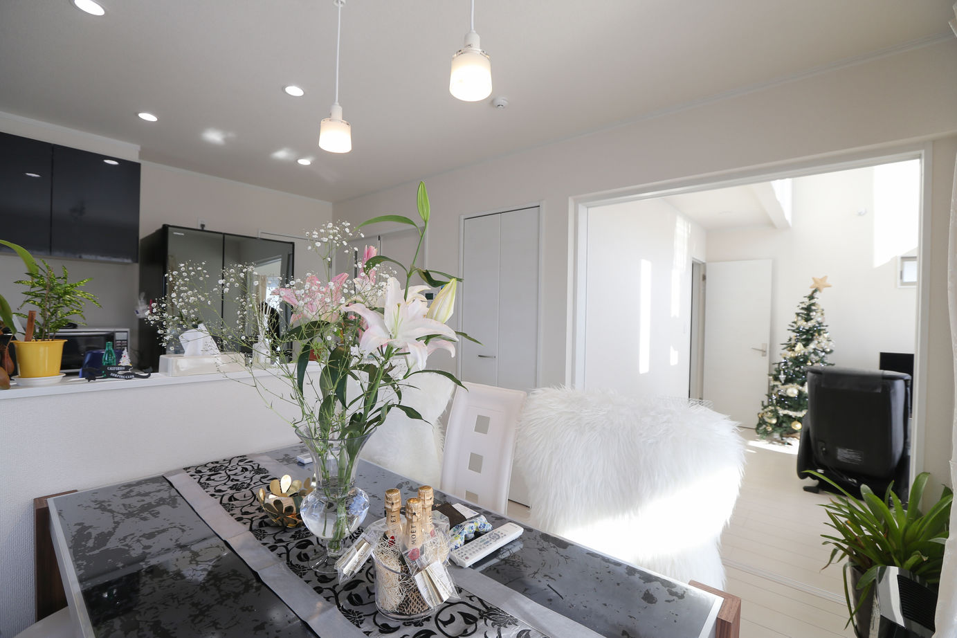 アイダ設計 【太陽光パネル/30坪台/吹き抜け/間取り図】ダイニングから広がるウッドデッキで遊び心のある住まいの建築実例画像3