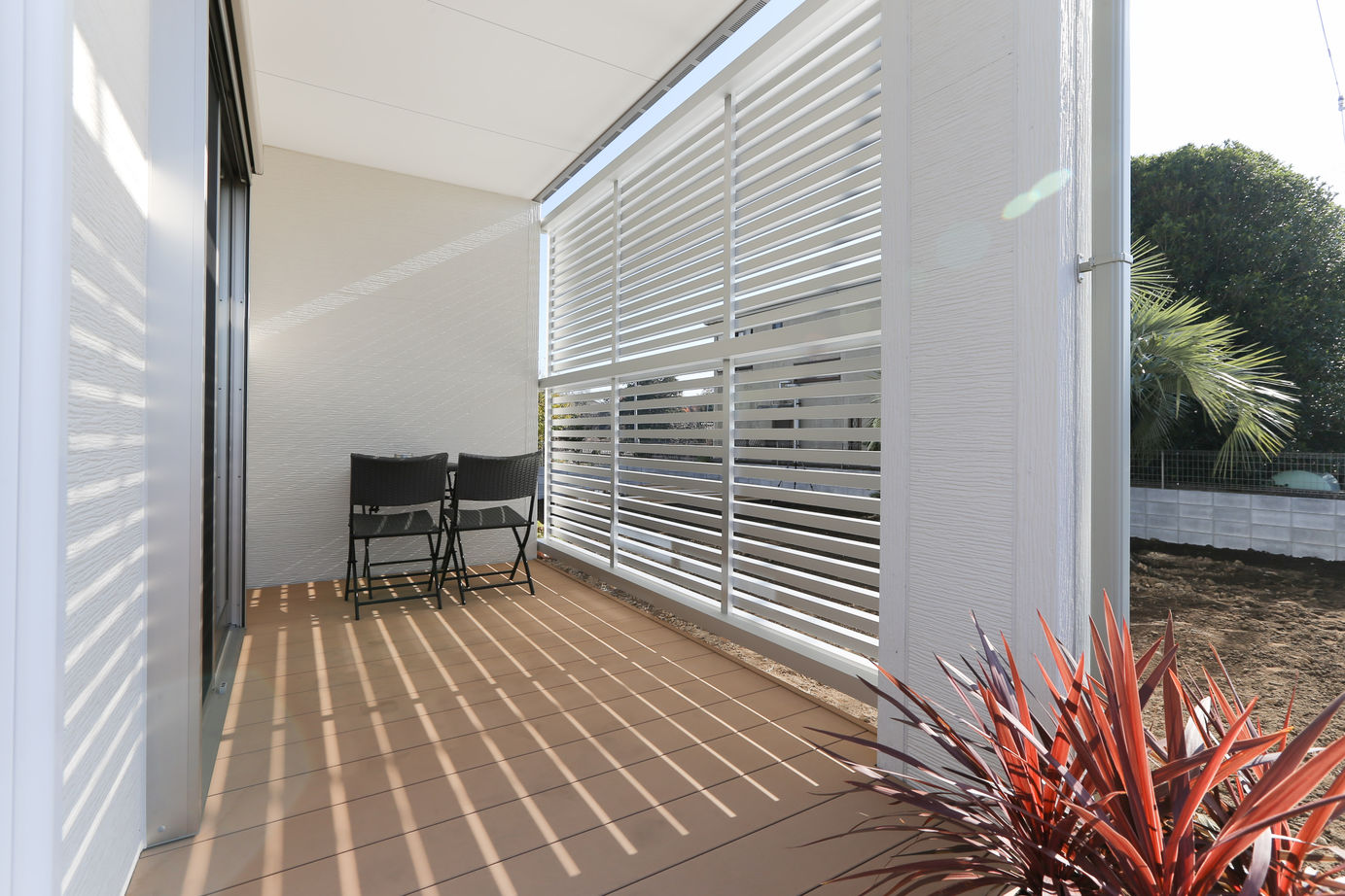 アイダ設計 【太陽光パネル/30坪台/吹き抜け/間取り図】ダイニングから広がるウッドデッキで遊び心のある住まいの建築実例画像19