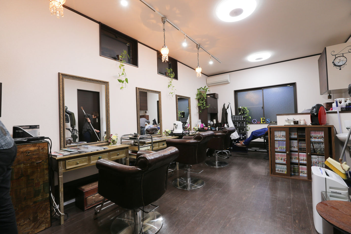 アイダ設計 【間取り図有/20坪台/耐震/美容室】モダンな雰囲気のおしゃれな店舗併用住宅の建築実例画像1