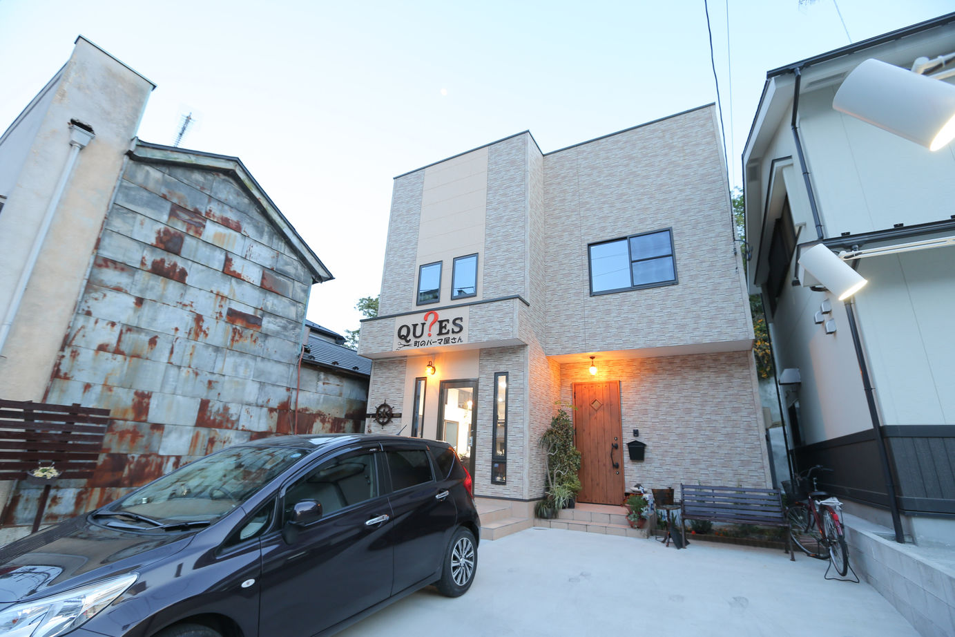 アイダ設計 【間取り図有/20坪台/耐震/美容室】モダンな雰囲気のおしゃれな店舗併用住宅の建築実例画像2