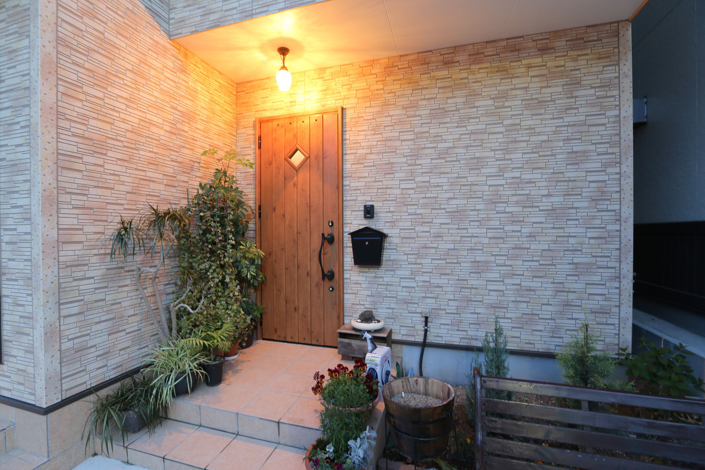 アイダ設計 【間取り図有/20坪台/耐震/美容室】モダンな雰囲気のおしゃれな店舗併用住宅の建築実例画像4