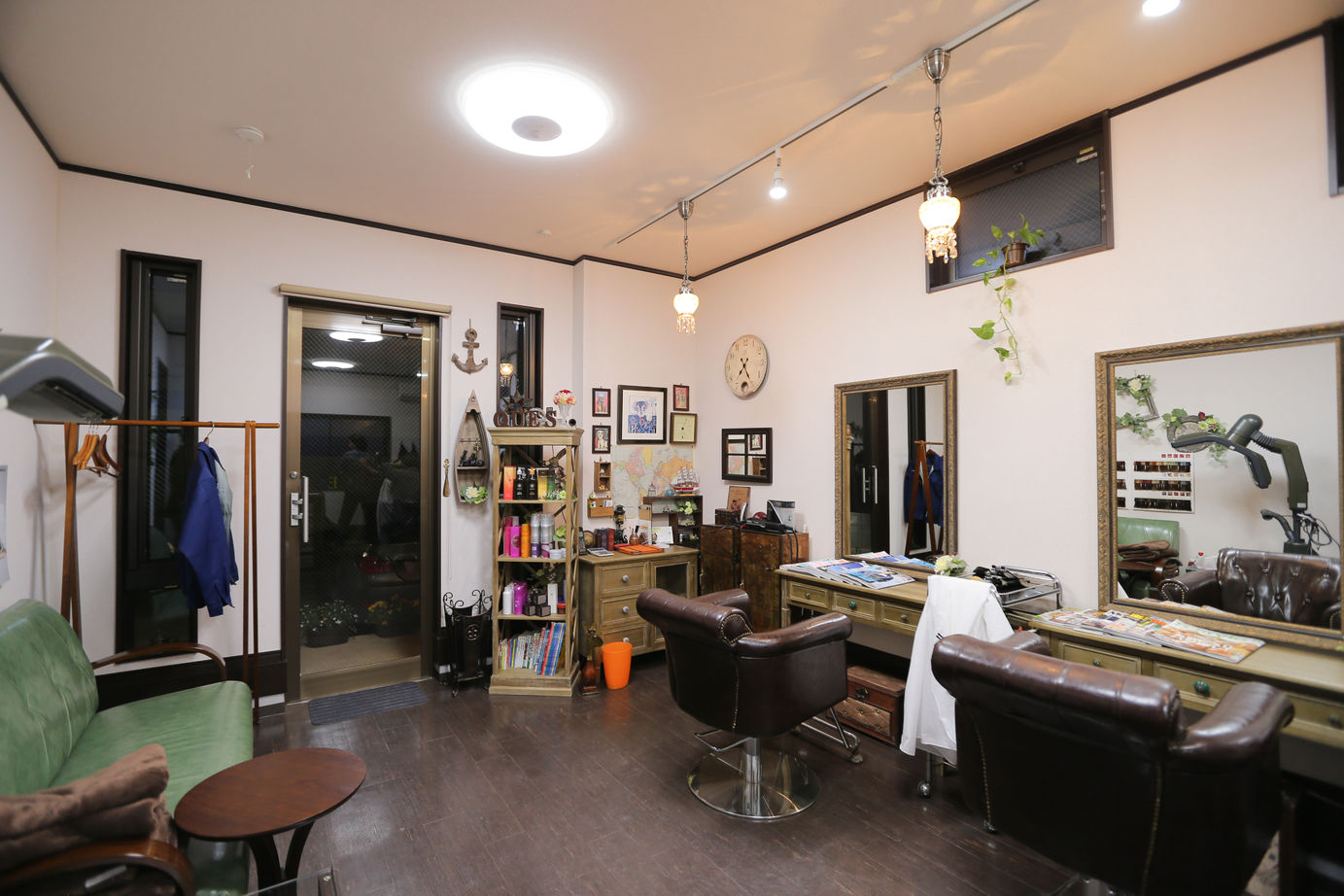 アイダ設計 【間取り図有/20坪台/耐震/美容室】モダンな雰囲気のおしゃれな店舗併用住宅の建築実例画像9