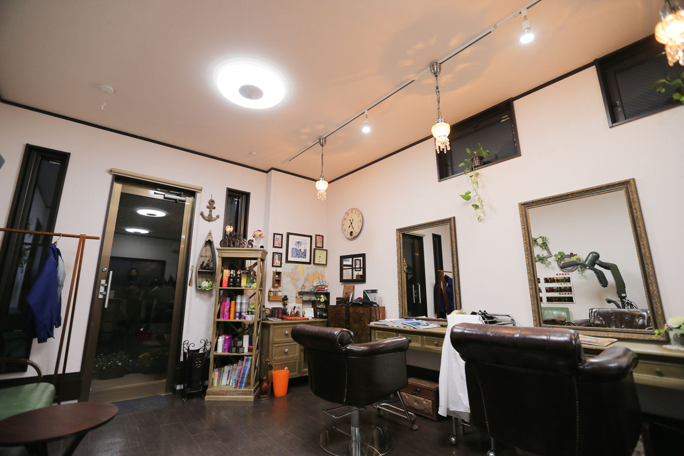 アイダ設計 【間取り図有/20坪台/耐震/美容室】モダンな雰囲気のおしゃれな店舗併用住宅の建築実例画像11