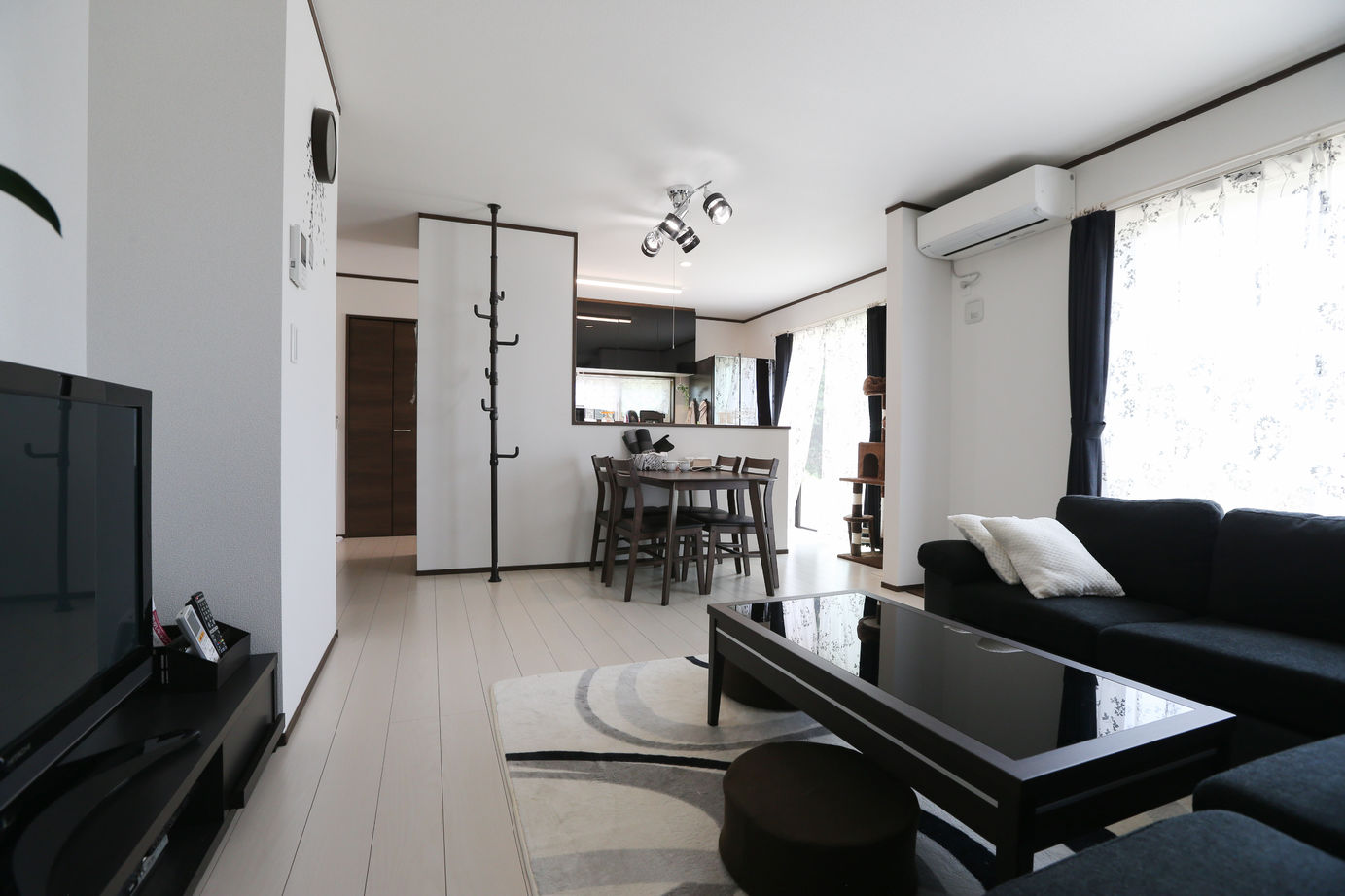 アイダ設計 【間取り図有/30坪台/4LDK】寒冷地でこそ暖かく暮らす。とにかく住みやすさにこだわった収納力抜群な家の建築実例画像1