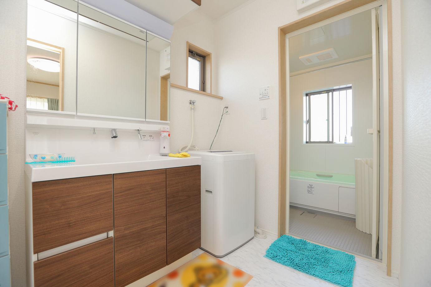 アイダ設計 【間取り図有/30坪台/4LDK/小屋裏収納】続きバルコニーで布団干しも便利！担当と安心して建てる注文住宅の建築実例画像12