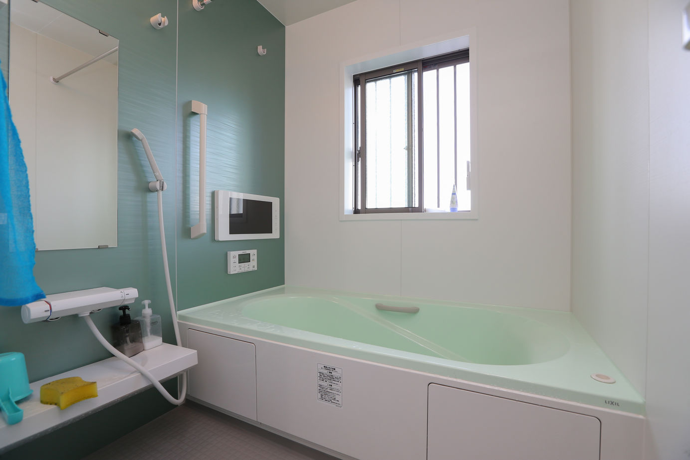 アイダ設計 【間取り図有/30坪台/4LDK/小屋裏収納】続きバルコニーで布団干しも便利！担当と安心して建てる注文住宅の建築実例画像13