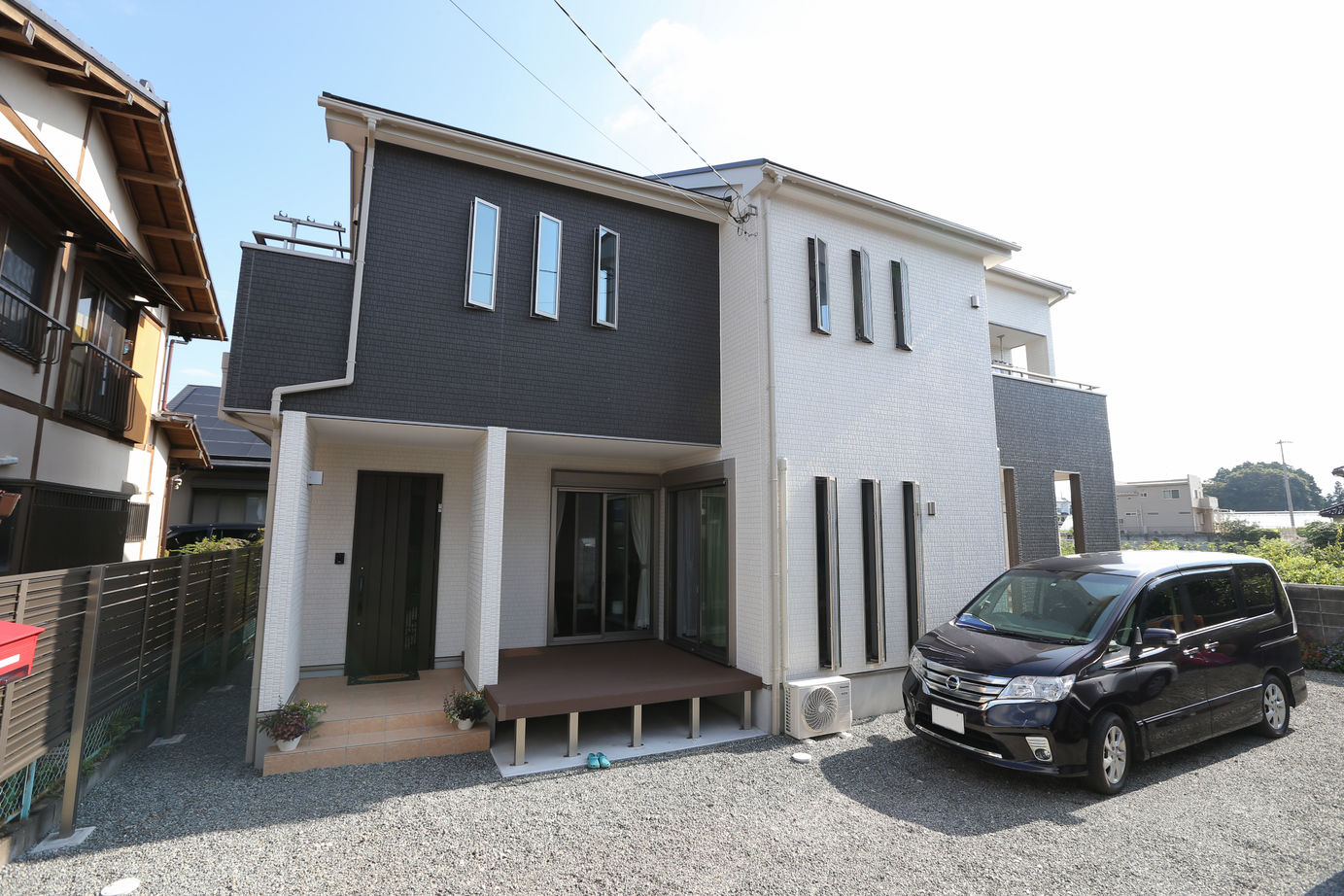 アイダ設計 【間取り図有/30坪台/ウッドデッキ/5LDK＋小屋裏収納】子どもたちの成長を視野に入れた収納十分な横長の家の建築実例画像1