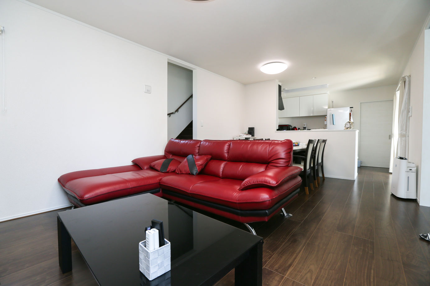 アイダ設計 【間取り図有/30坪台/ウッドデッキ/5LDK＋小屋裏収納】子どもたちの成長を視野に入れた収納十分な横長の家の建築実例画像2