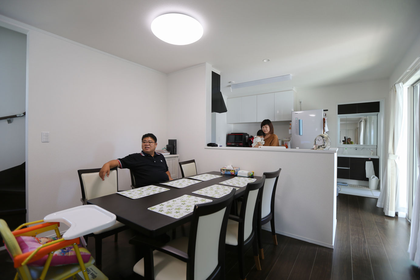 アイダ設計 【間取り図有/30坪台/ウッドデッキ/5LDK＋小屋裏収納】子どもたちの成長を視野に入れた収納十分な横長の家の建築実例画像3