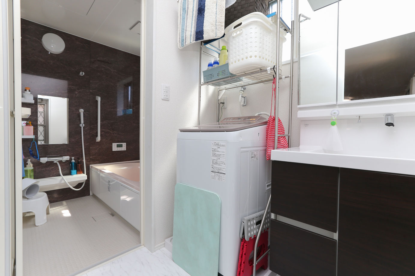 アイダ設計 【間取り図有/30坪台/ウッドデッキ/5LDK＋小屋裏収納】子どもたちの成長を視野に入れた収納十分な横長の家の建築実例画像9