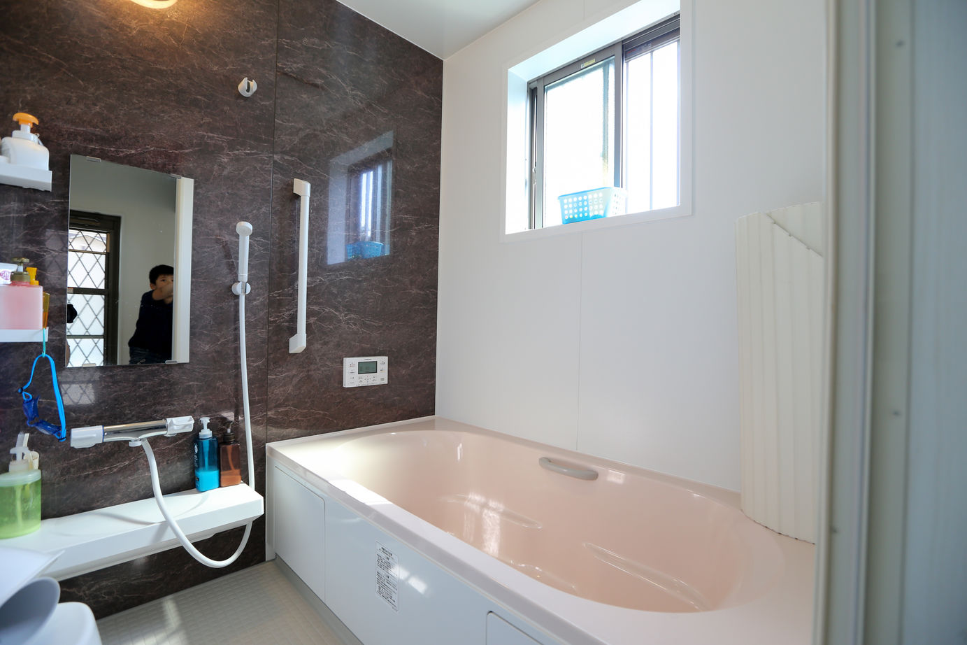 アイダ設計 【間取り図有/30坪台/ウッドデッキ/5LDK＋小屋裏収納】子どもたちの成長を視野に入れた収納十分な横長の家の建築実例画像11