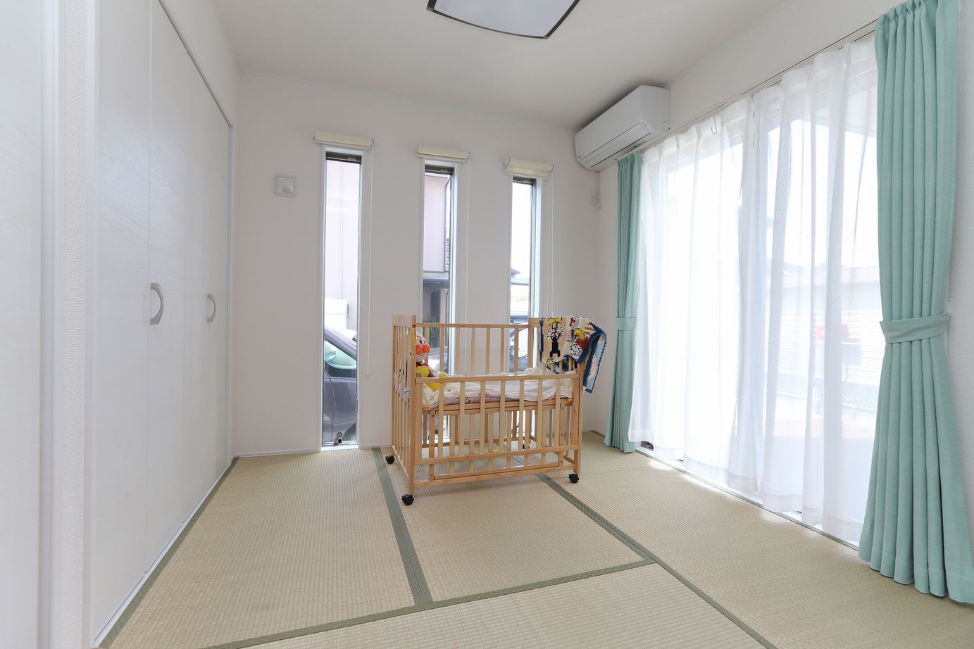 アイダ設計 【間取り図有/30坪台/ウッドデッキ/5LDK＋小屋裏収納】子どもたちの成長を視野に入れた収納十分な横長の家の建築実例画像13