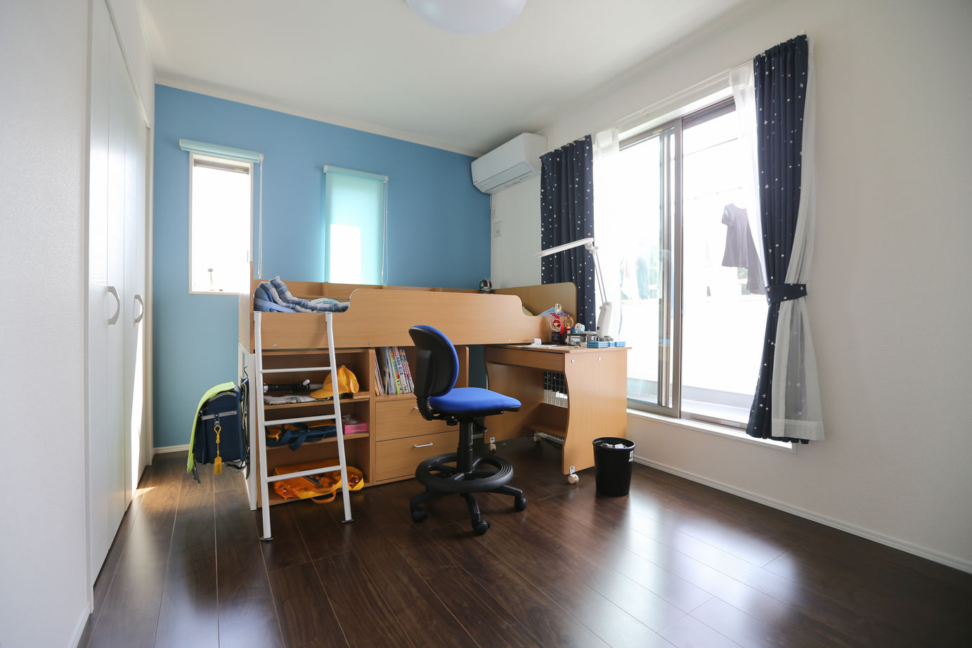 アイダ設計 【間取り図有/30坪台/ウッドデッキ/5LDK＋小屋裏収納】子どもたちの成長を視野に入れた収納十分な横長の家の建築実例画像16