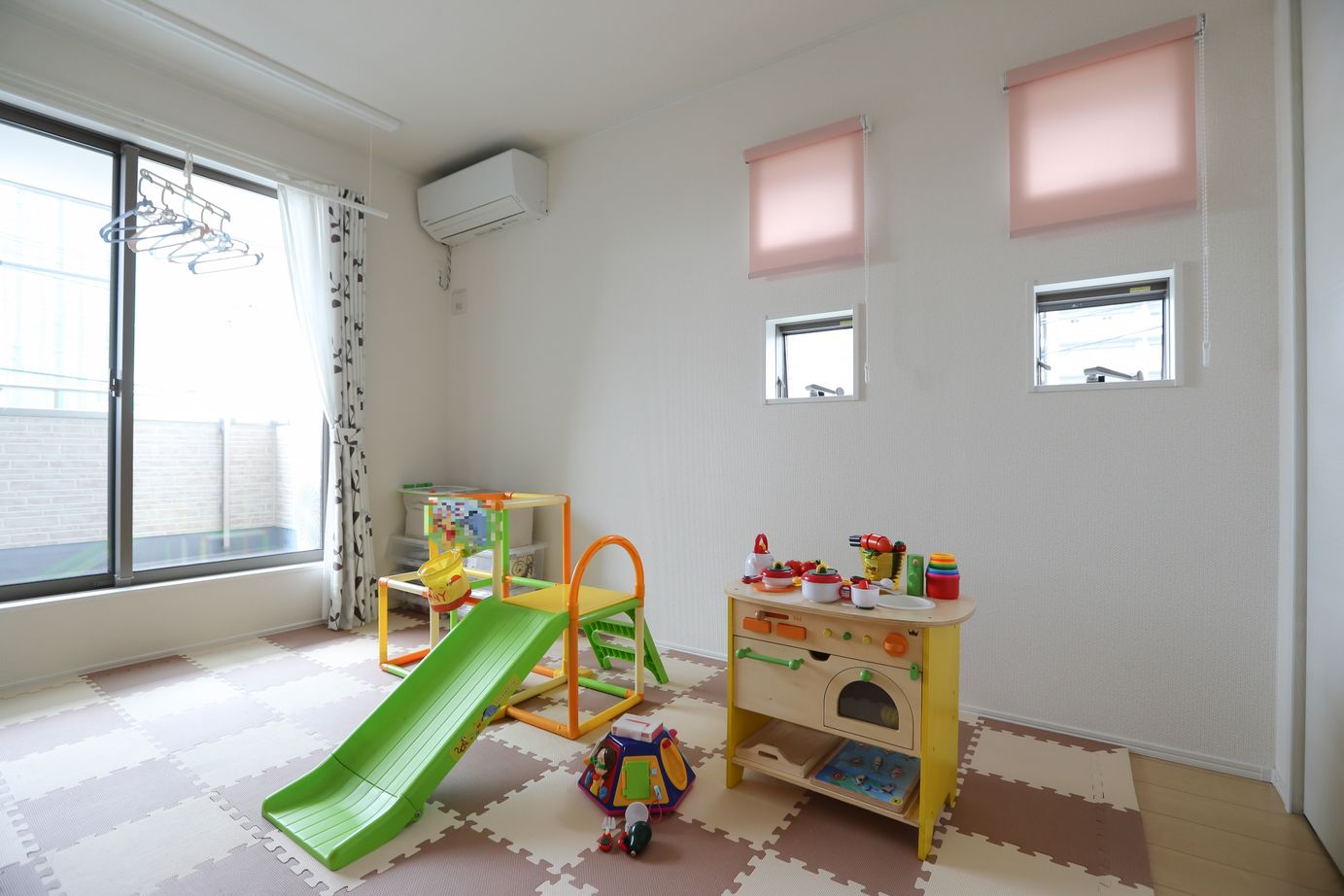 アイダ設計 【間取り図有/2階建て/20坪台/小屋裏収納】子育てにも快適　日当たりの良さをそのまま活かした設計の建築実例画像18