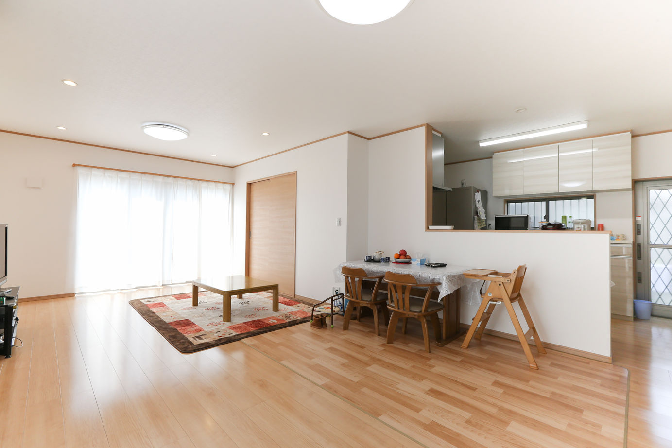 アイダ設計 【間取り図有/太陽光発電/30坪台/建て替え】家事ラク住宅設備や充実収納！暮らしの不便を解消した満足の家の建築実例画像2