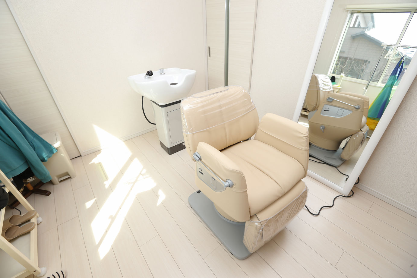 アイダ設計 【間取り図有/20坪台/3LDK/店舗兼用】フラダンス教室、美容院、居住空間、各スペースに配慮した設計の家の建築実例画像9