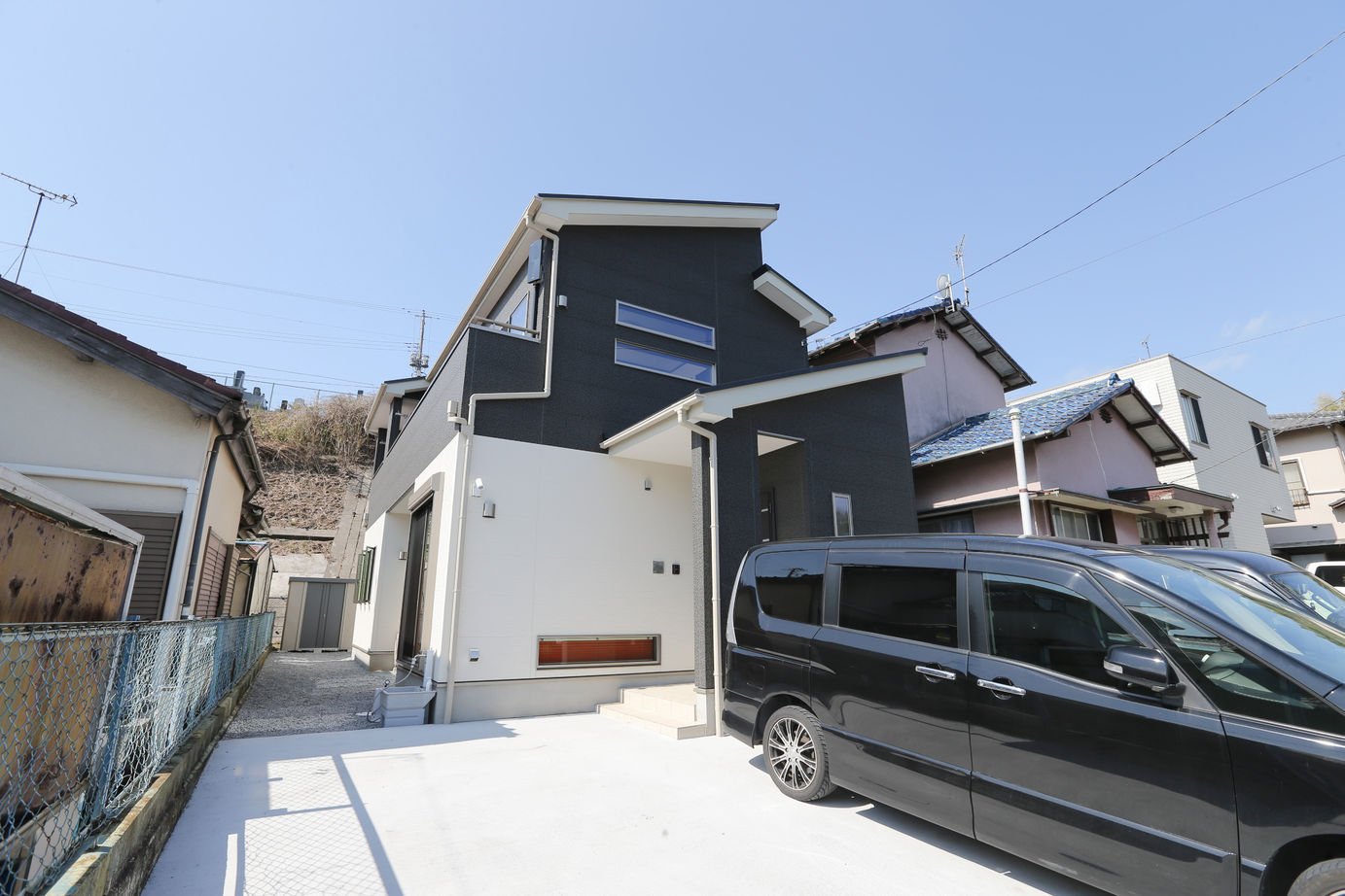 アイダ設計 【間取り図有/30坪台/収納充実/ペニンシュラキッチン】19帖の広々リビングは家族の憩いのスペースの建築実例画像2