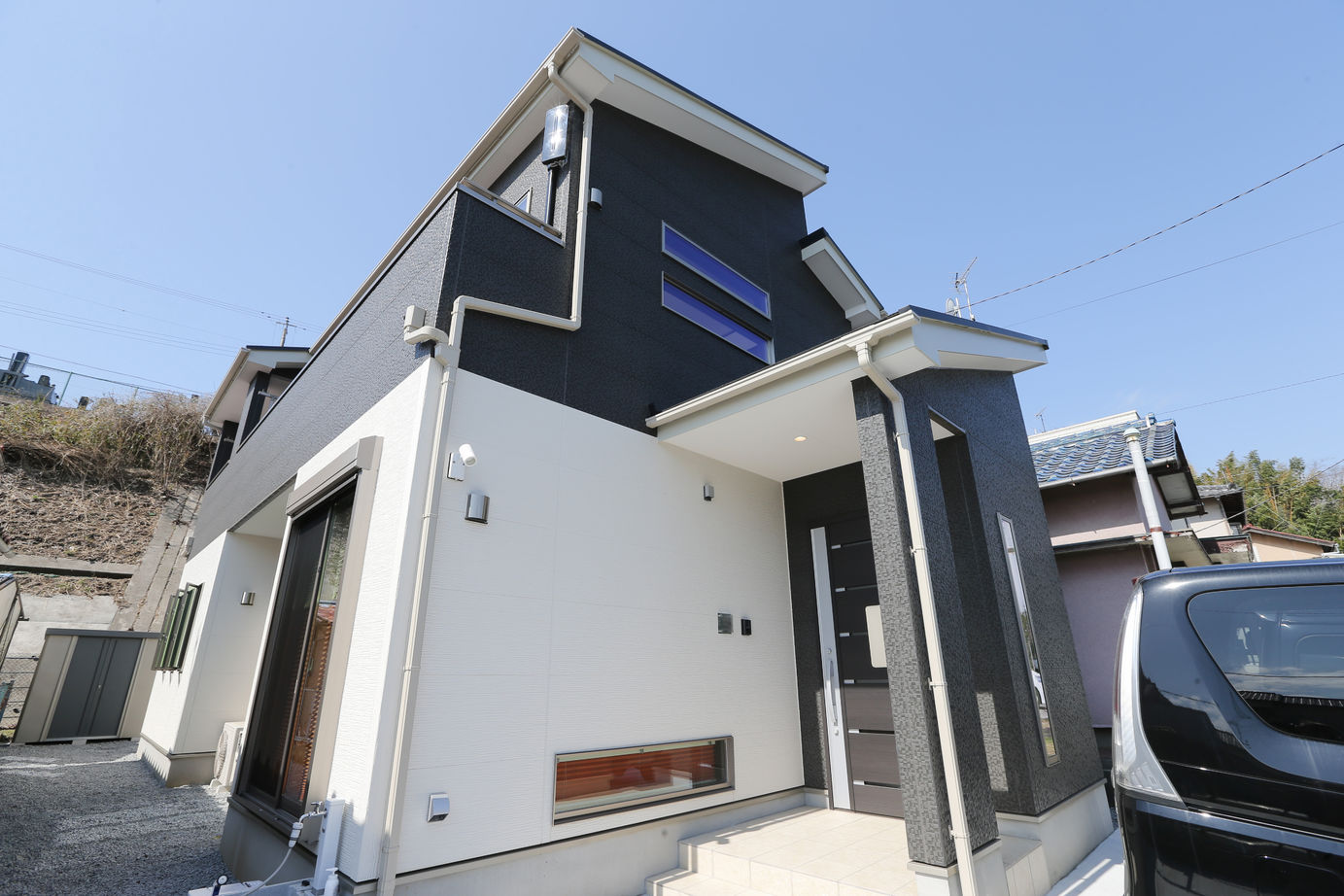 アイダ設計 【間取り図有/30坪台/収納充実/ペニンシュラキッチン】19帖の広々リビングは家族の憩いのスペースの建築実例画像4