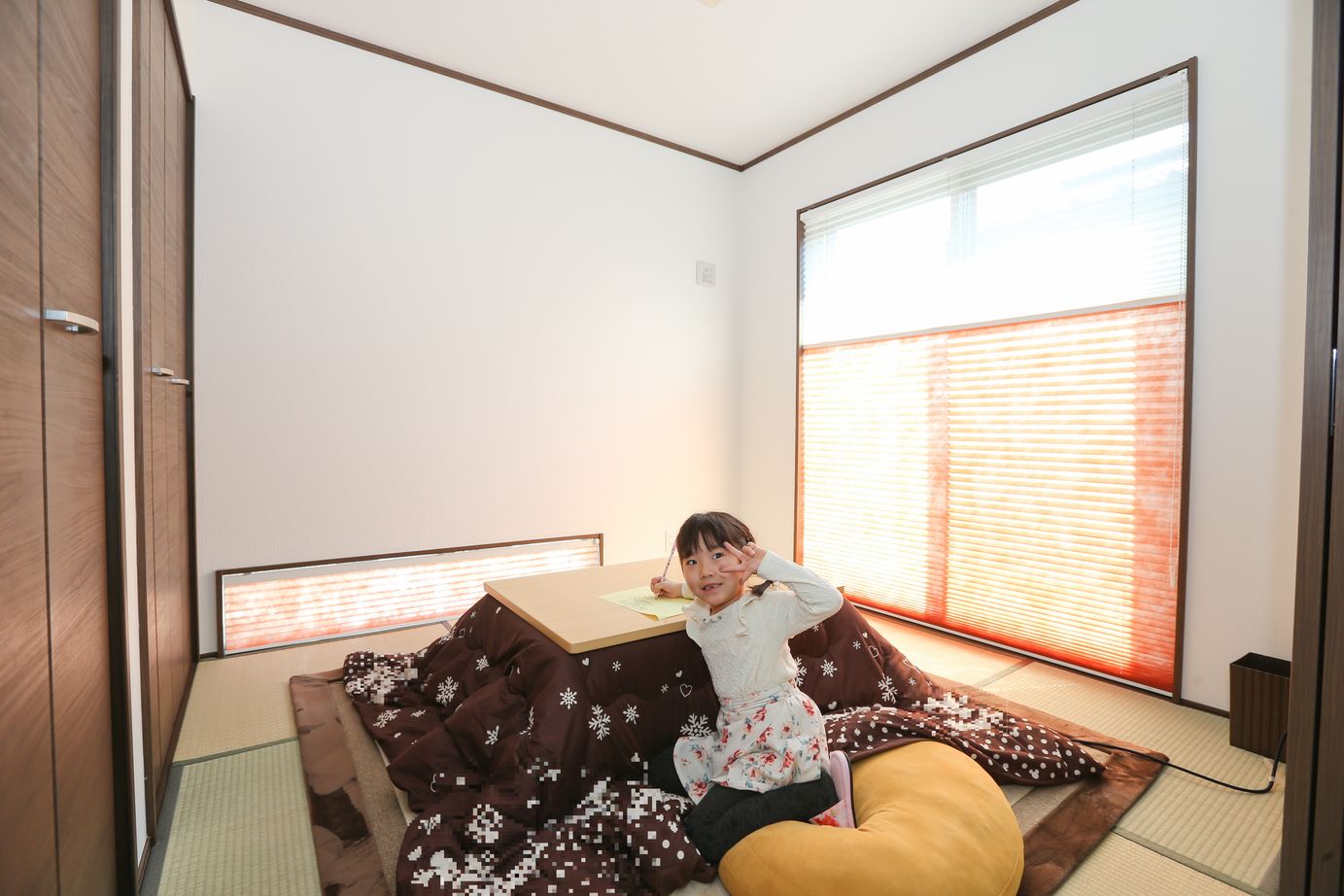 アイダ設計 【間取り図有/30坪台/収納充実/ペニンシュラキッチン】19帖の広々リビングは家族の憩いのスペースの建築実例画像14