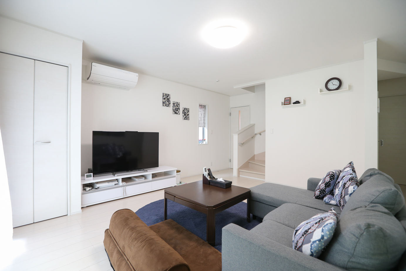 アイダ設計 【間取り図有/30坪台/ペニンシュラキッチン/太陽光発電】玄関や小屋裏収納など収納豊富で家中スッキリの建築実例画像8