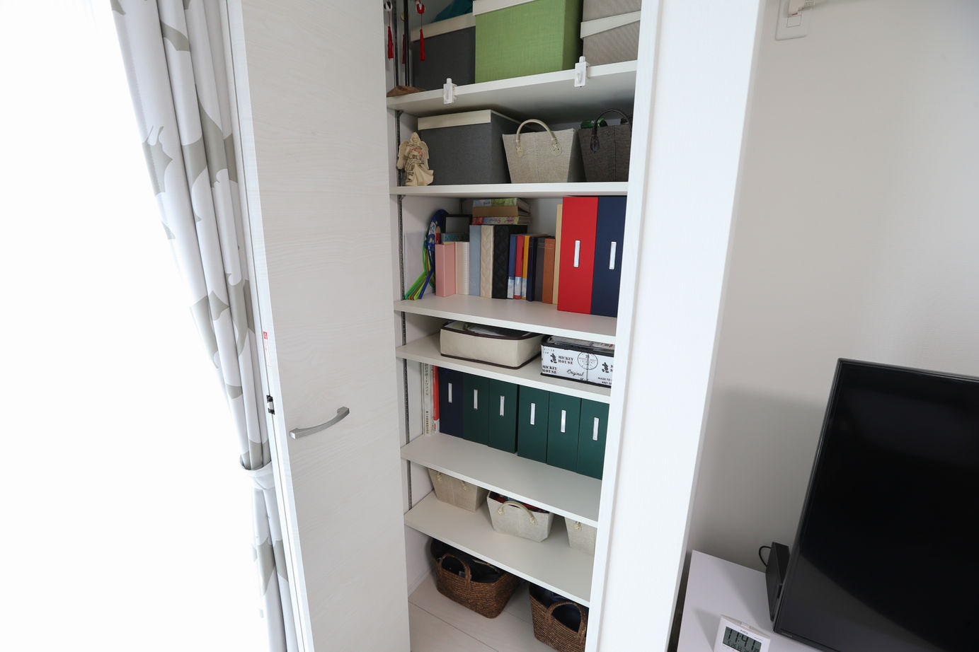 アイダ設計 【間取り図有/30坪台/ペニンシュラキッチン/太陽光発電】玄関や小屋裏収納など収納豊富で家中スッキリの建築実例画像9