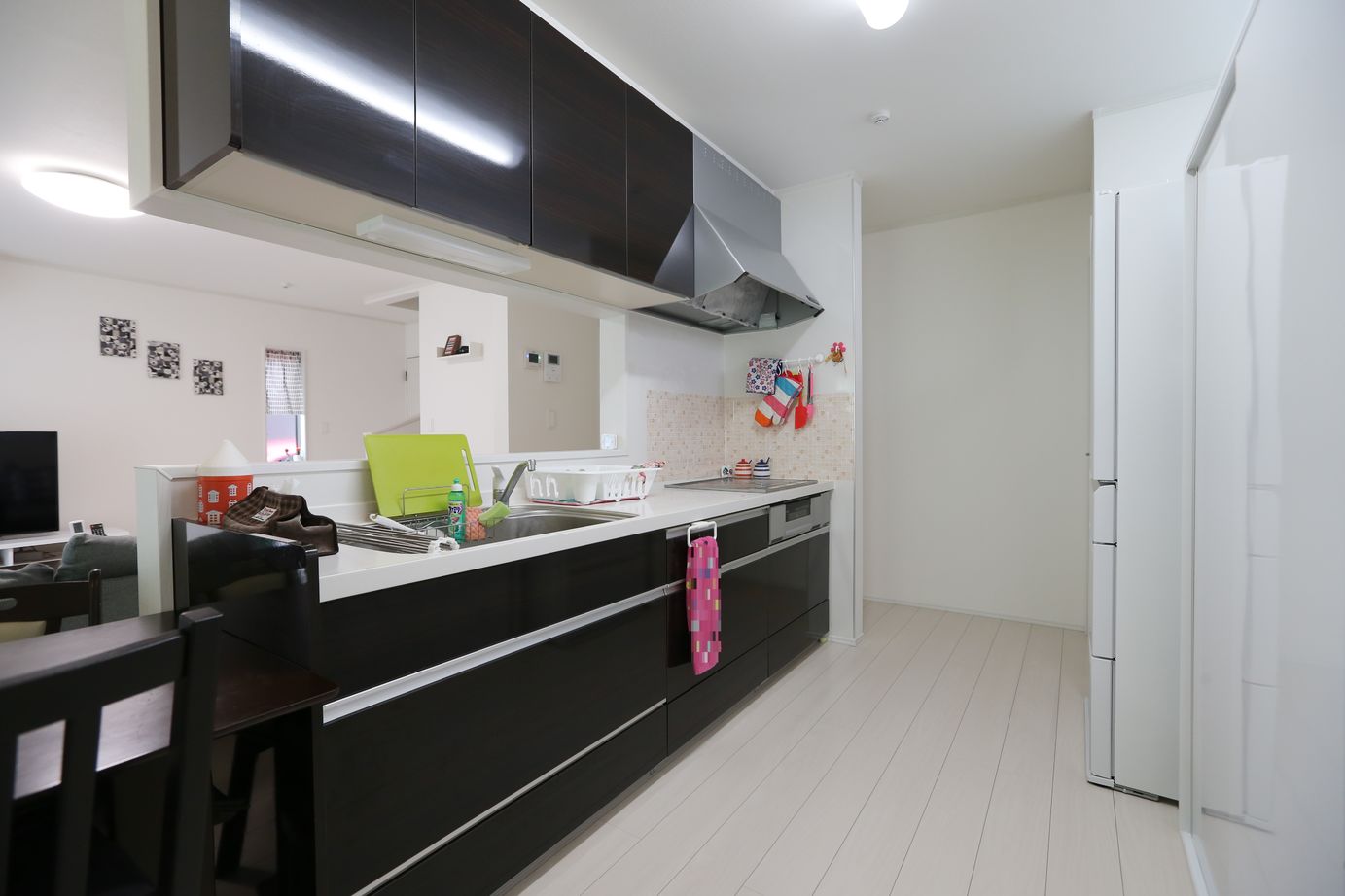 アイダ設計 【間取り図有/30坪台/ペニンシュラキッチン/太陽光発電】玄関や小屋裏収納など収納豊富で家中スッキリの建築実例画像12