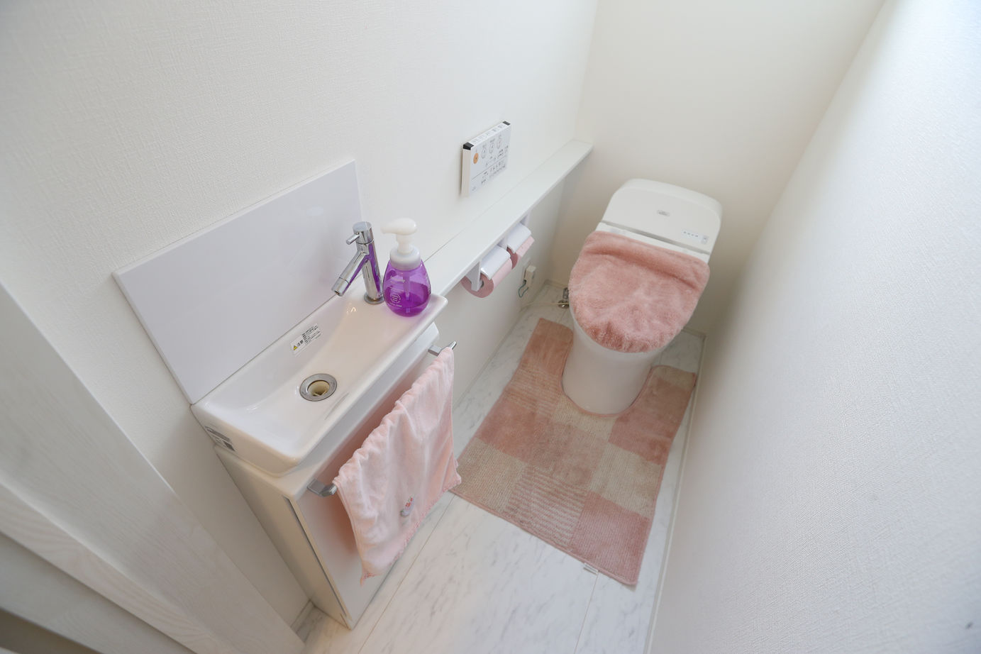 アイダ設計 【間取り図有/30坪台/ペニンシュラキッチン/太陽光発電】玄関や小屋裏収納など収納豊富で家中スッキリの建築実例画像15