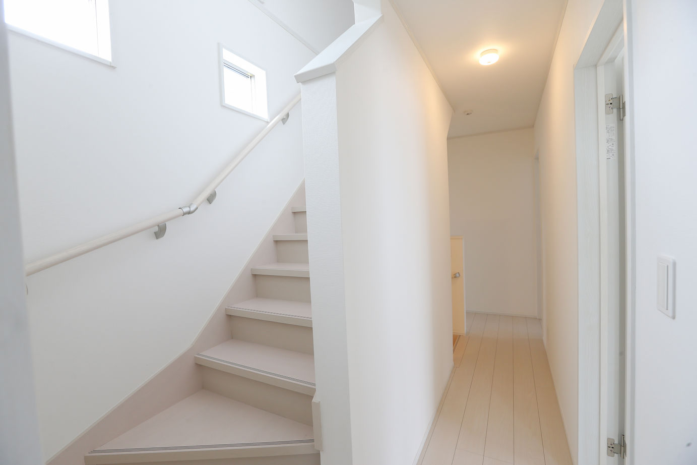 アイダ設計 【間取り図有/30坪台/ペニンシュラキッチン/太陽光発電】玄関や小屋裏収納など収納豊富で家中スッキリの建築実例画像16