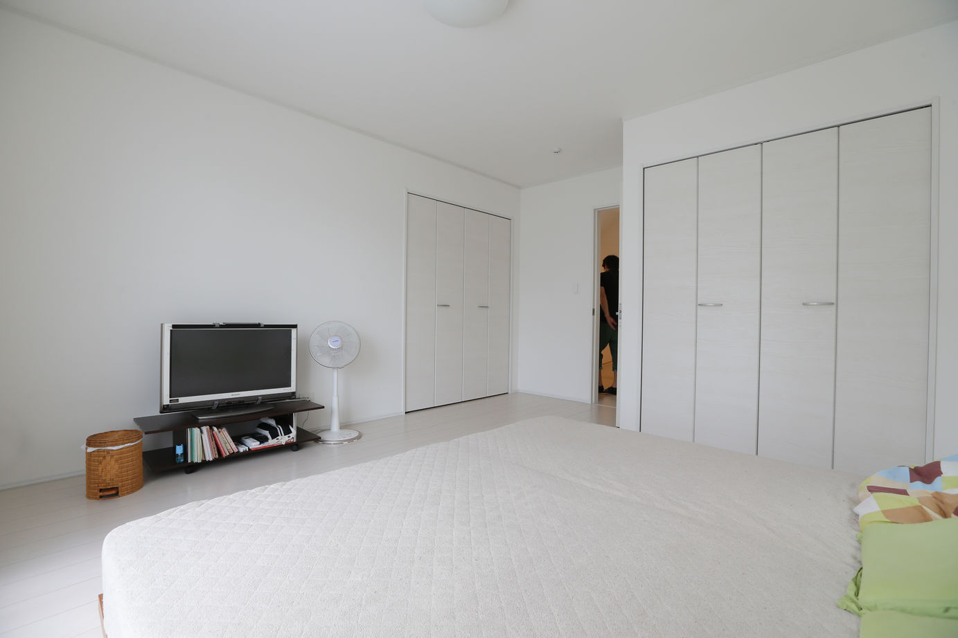 アイダ設計 【間取り図有/30坪台/ペニンシュラキッチン/太陽光発電】玄関や小屋裏収納など収納豊富で家中スッキリの建築実例画像17