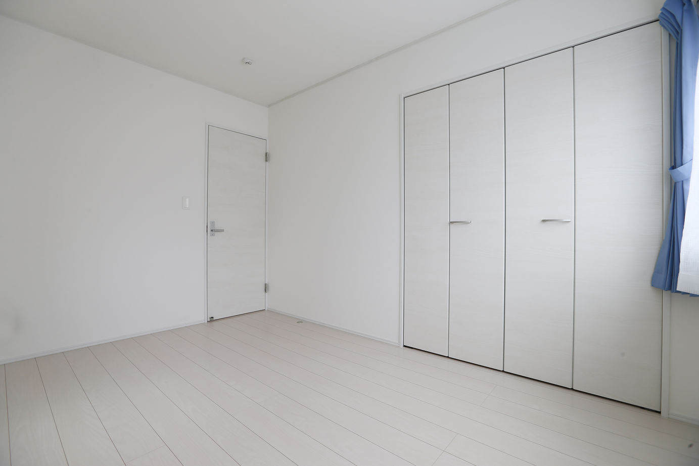 アイダ設計 【間取り図有/30坪台/ペニンシュラキッチン/太陽光発電】玄関や小屋裏収納など収納豊富で家中スッキリの建築実例画像18