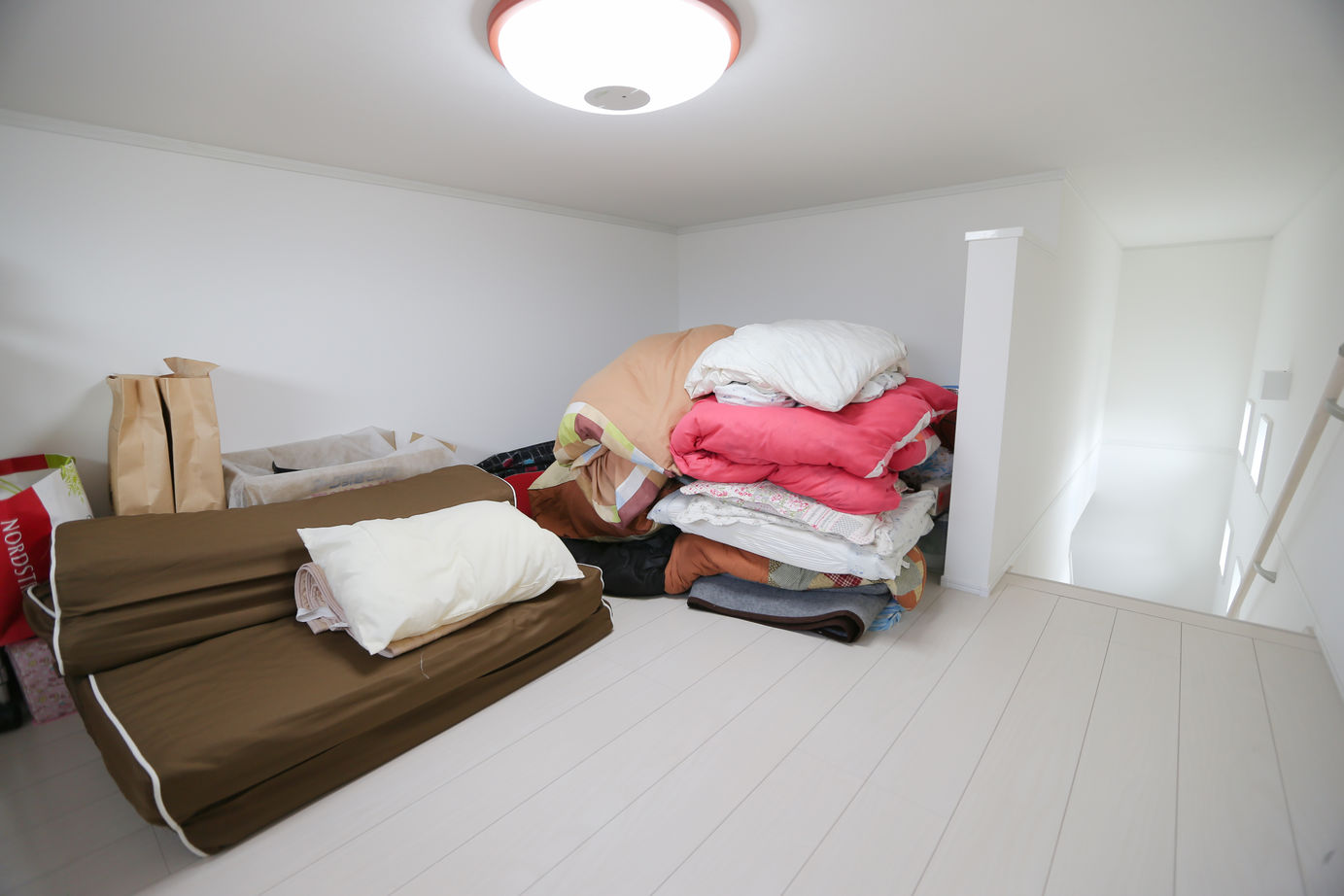 アイダ設計 【間取り図有/30坪台/ペニンシュラキッチン/太陽光発電】玄関や小屋裏収納など収納豊富で家中スッキリの建築実例画像20