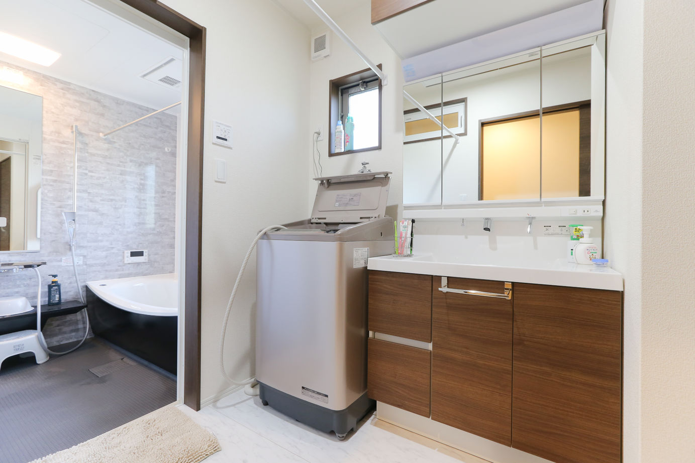 アイダ設計 【平屋/間取り図有/30坪台/収納充実】広いリビングにタタミコーナーご夫婦のこだわりが詰まった住宅の建築実例画像18