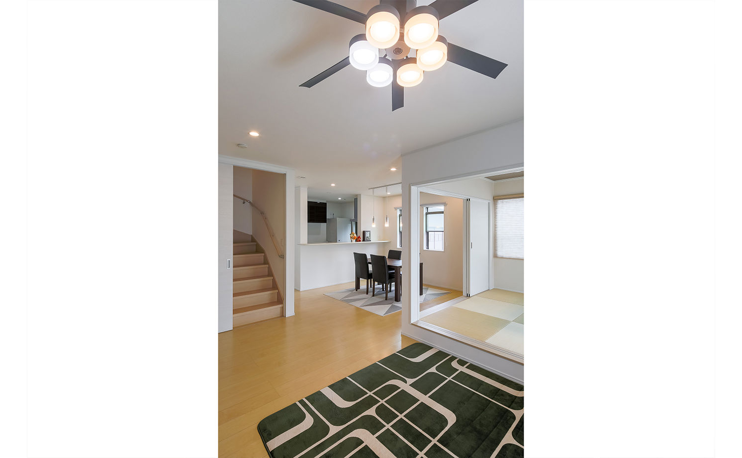 アイダ設計 【パントリー/家事ラク/間取り図】こだわりの収納スペースで綺麗な状態キープ　シンプルなローコスト住宅の建築実例画像5