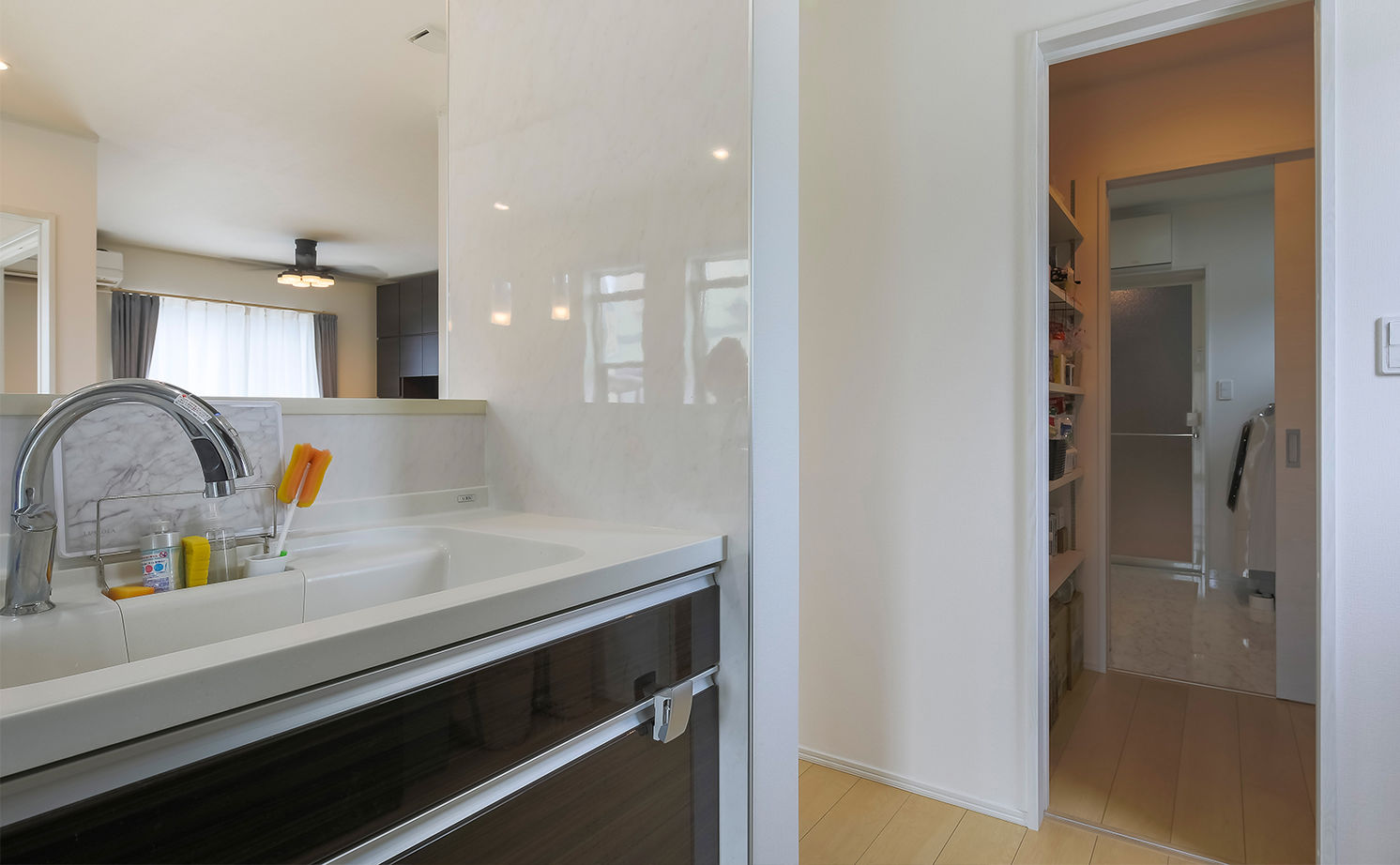 アイダ設計 【パントリー/家事ラク/間取り図】こだわりの収納スペースで綺麗な状態キープ　シンプルなローコスト住宅の建築実例画像6