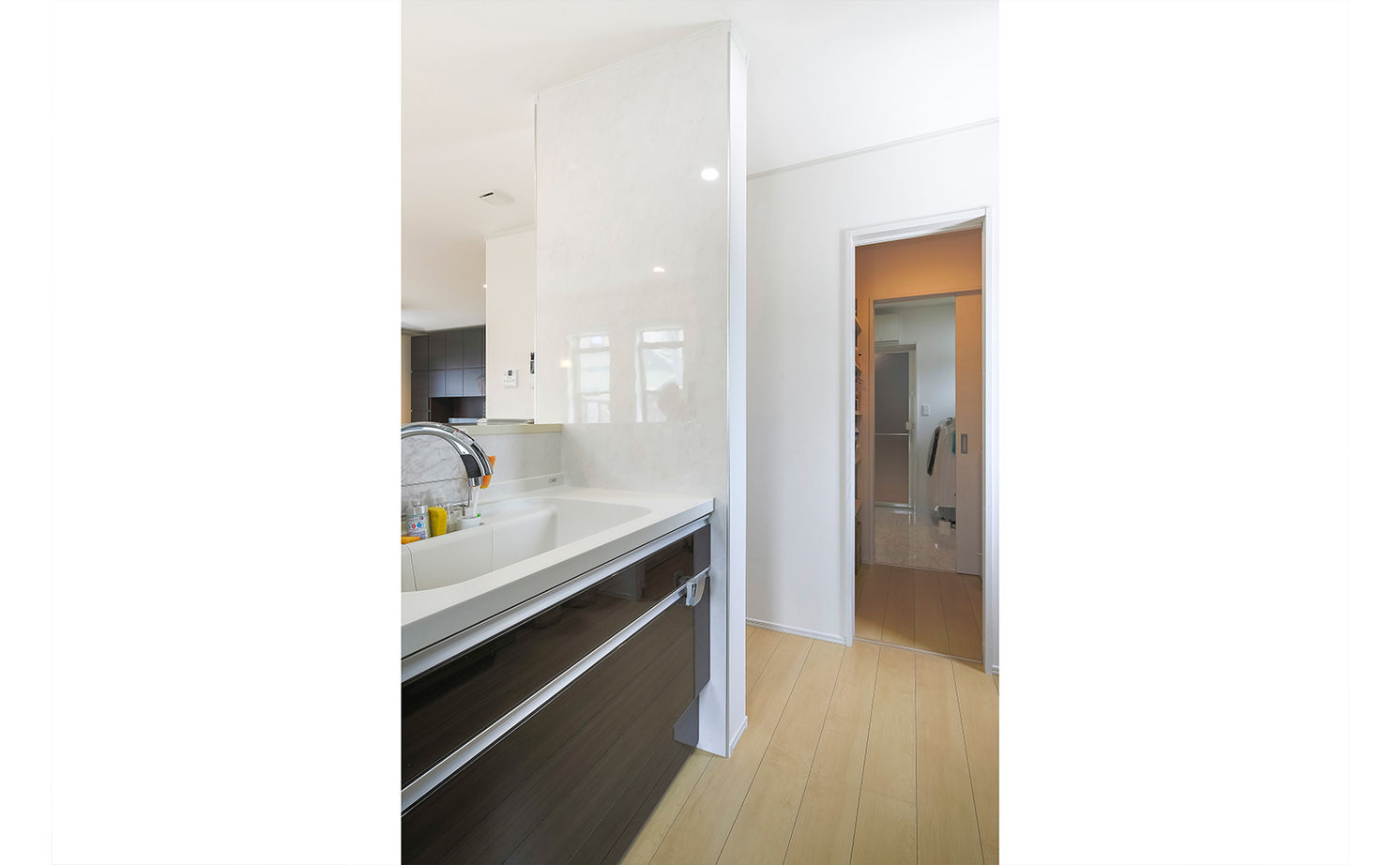 アイダ設計 【パントリー/家事ラク/間取り図】こだわりの収納スペースで綺麗な状態キープ　シンプルなローコスト住宅の建築実例画像7