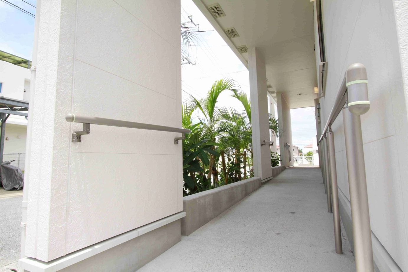 アイダ設計 【平屋/間取り図有/30坪台】開放的なリビングに勾配天井など、こだわった平屋のバリアフリーな住まいの建築実例画像2