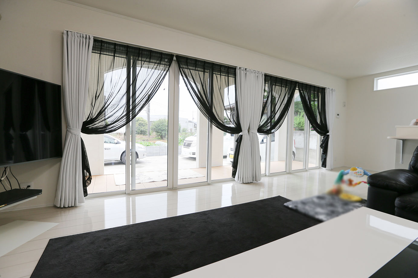 アイダ設計 【間取り図有/平屋/30坪台】太陽光発電やオール電化を採用、将来を見据えた使い勝手のよい平屋の二世帯住宅の建築実例画像2