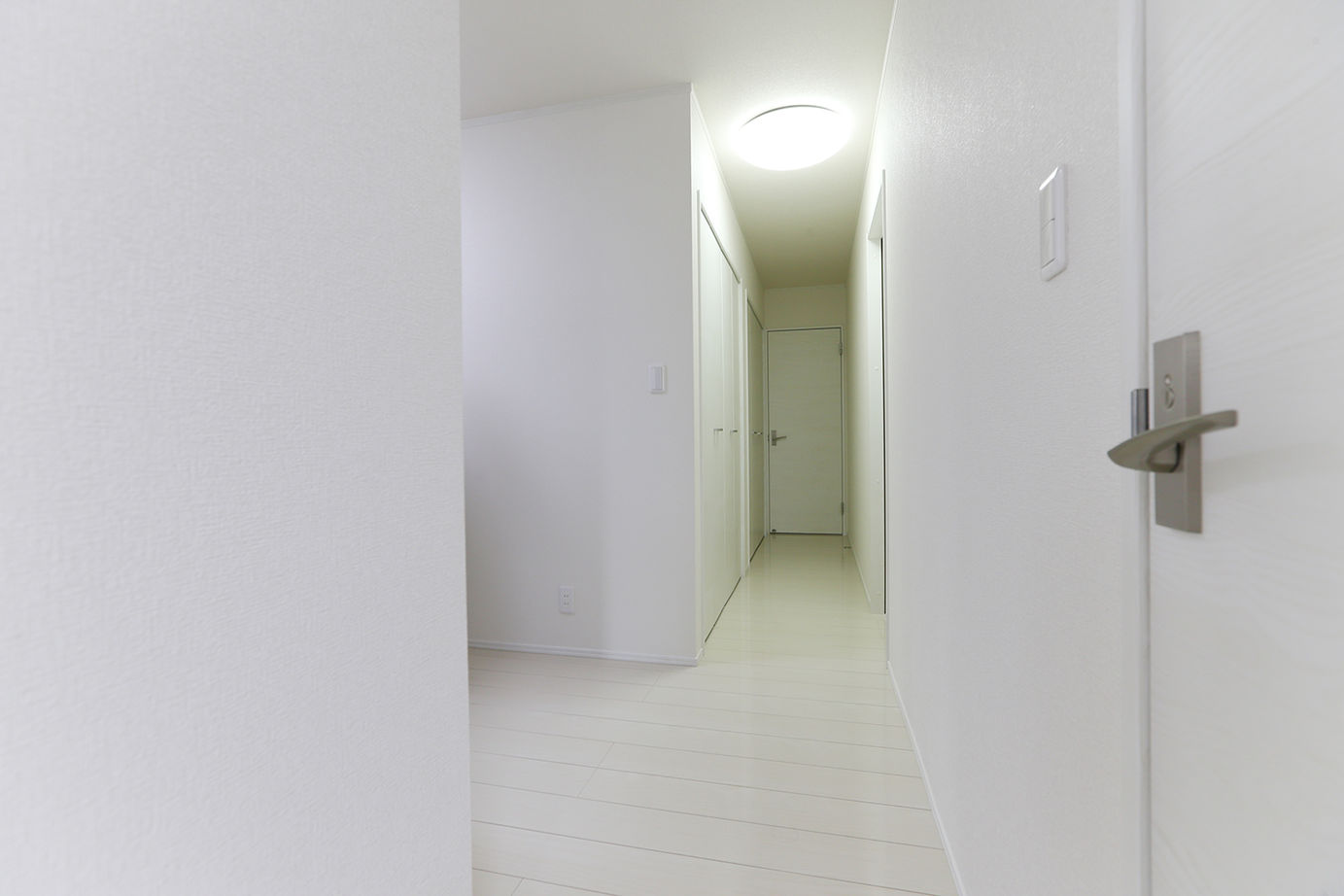 アイダ設計 【間取り図有/平屋/30坪台】太陽光発電やオール電化を採用、将来を見据えた使い勝手のよい平屋の二世帯住宅の建築実例画像8