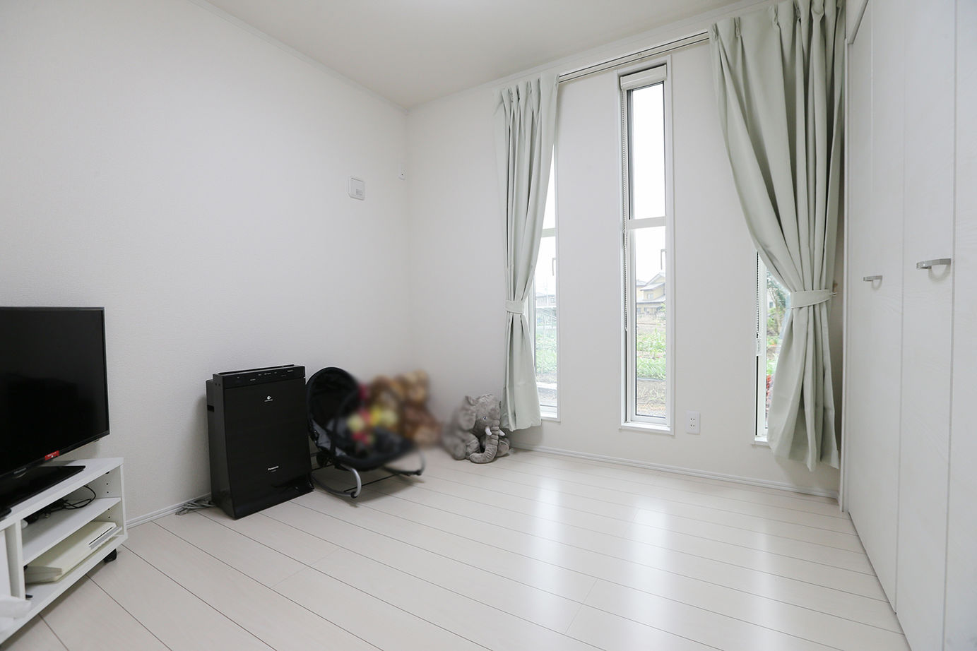 アイダ設計 【間取り図有/平屋/30坪台】太陽光発電やオール電化を採用、将来を見据えた使い勝手のよい平屋の二世帯住宅の建築実例画像10