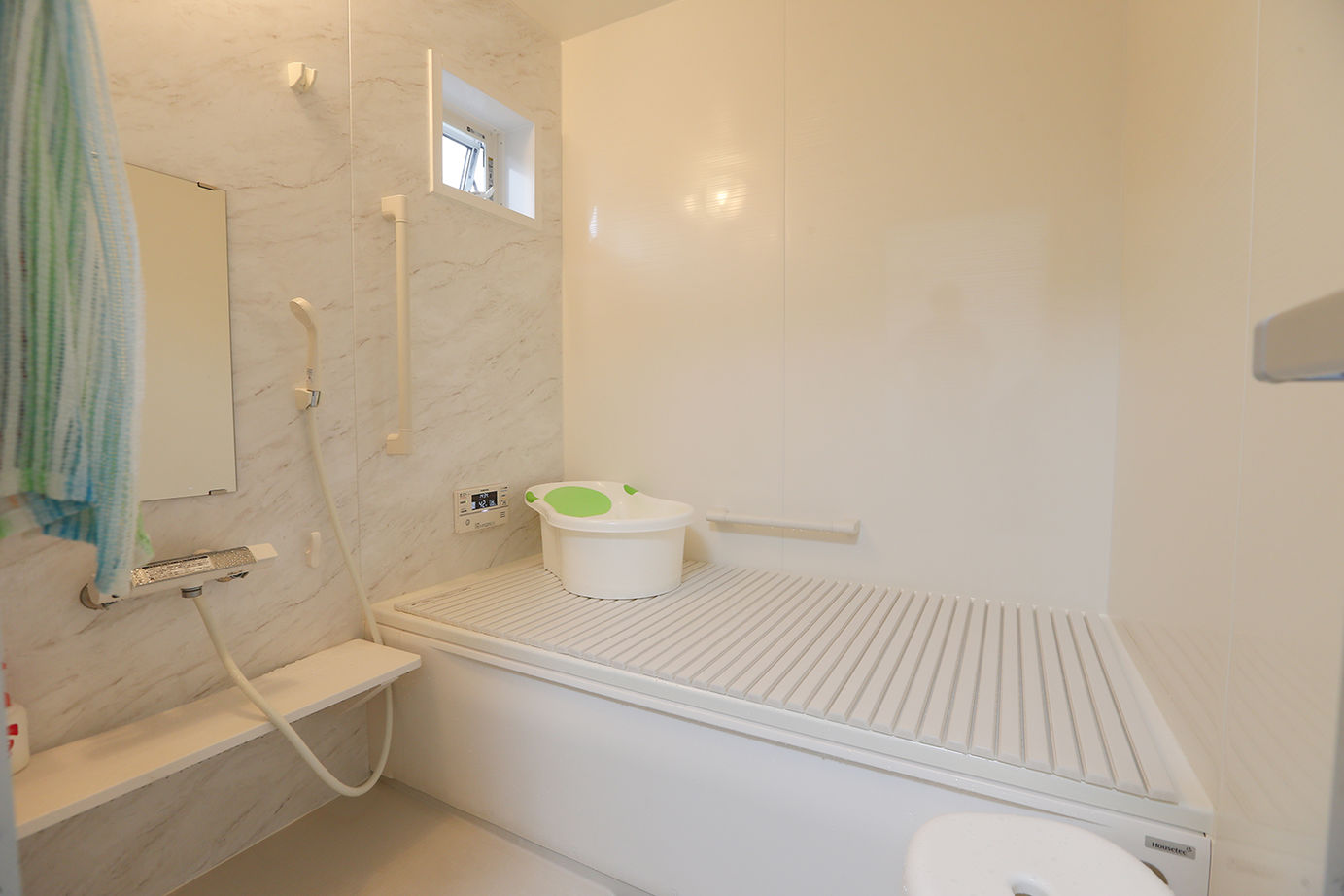 アイダ設計 【間取り図有/平屋/30坪台】太陽光発電やオール電化を採用、将来を見据えた使い勝手のよい平屋の二世帯住宅の建築実例画像11