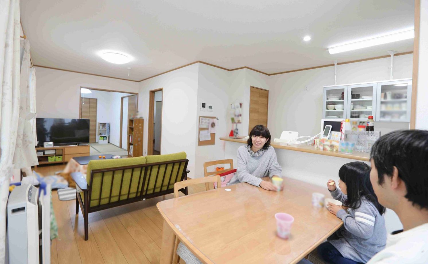 アイダ設計 【間取り図有/30坪台/小屋裏収納/バルコニー】空間を有効活用した、人目を気にしない裏庭のある家の建築実例画像2